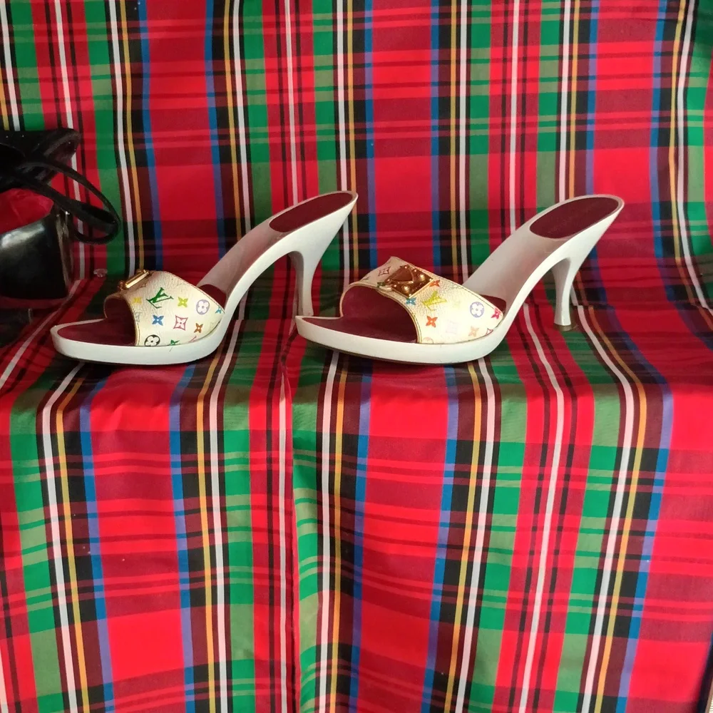 Stylish White and Red Women's Heels - Picture 4 of 10